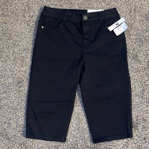 ⭐️ Christopher & Banks women’s skimmer high rise Capri size 4P. NWT